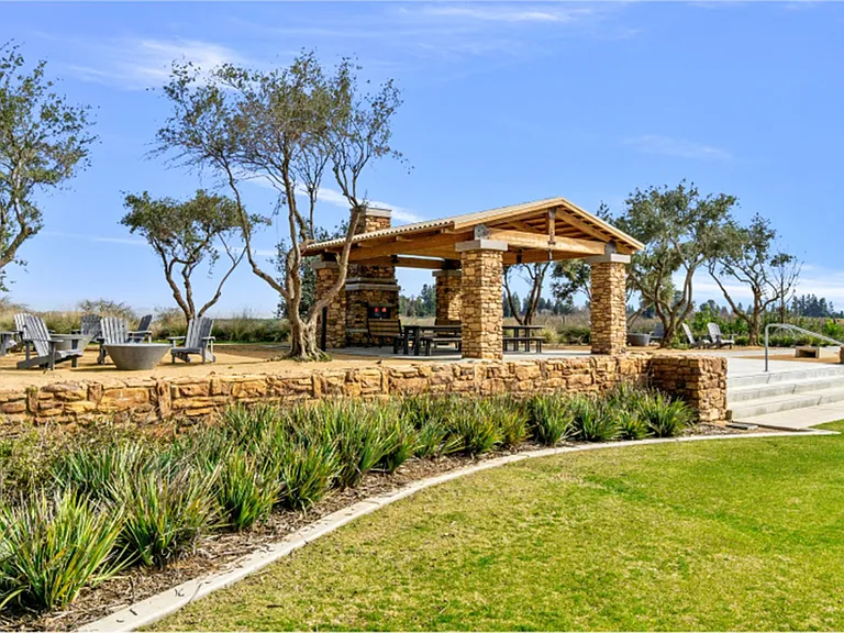 1094 W Pioneer Dr — Photo 20
