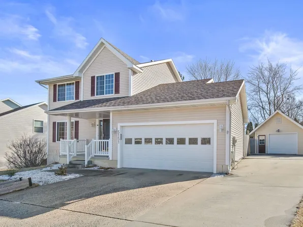 5151 Sycamore Dr, Pleasant Hill, IA 50327