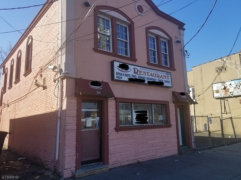 2nd image of 272 Lyons Ave