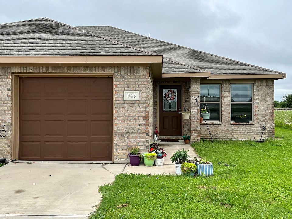 1st image of 943 Robineta Ln