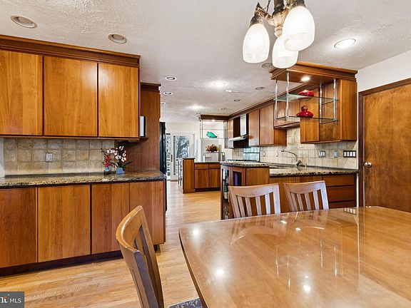 4th image of 3406 Lyrac St