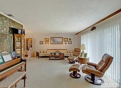 3rd image of 33 Willa Way