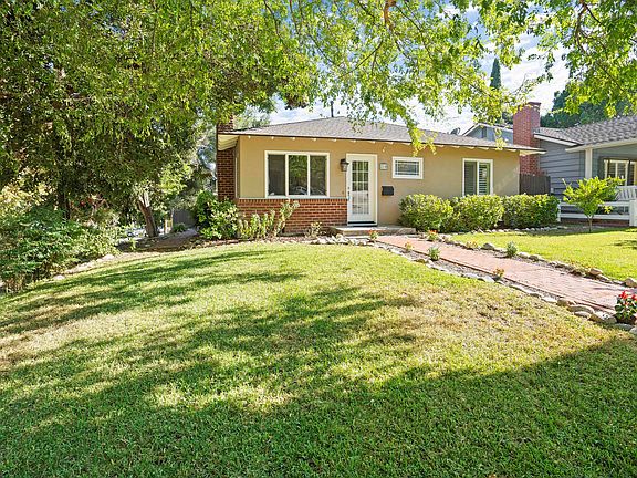3rd image of 210 W Montecito Ave
