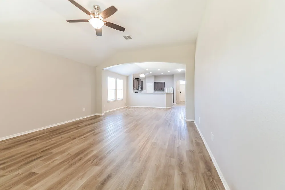 4 bed, 2.0 bath, 2103 sqft, $2,020 — Photo 4