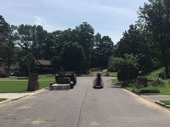 5th image of 1012 Parkwood Cir