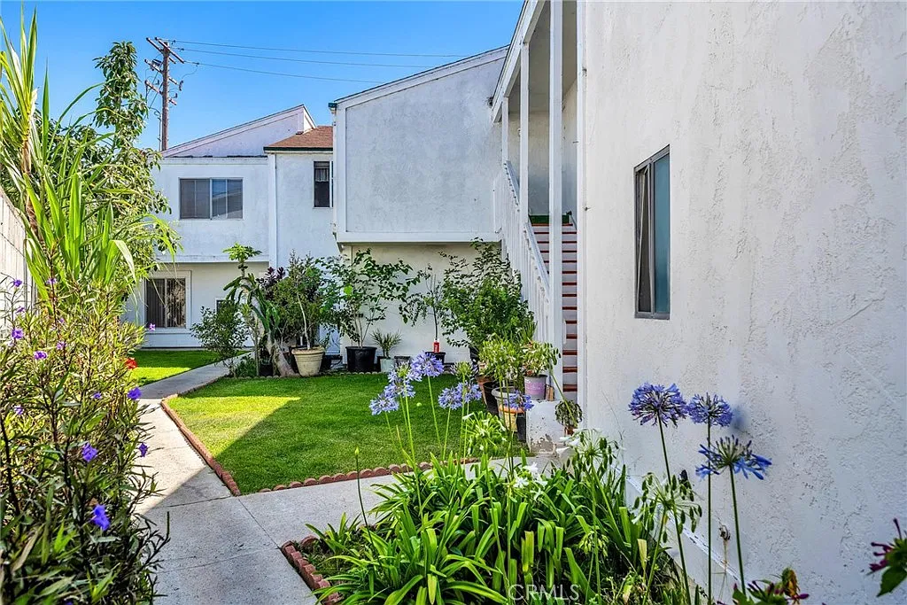 3 bed, 1.5 bath, 1500 sqft, $3,790 — Photo 1