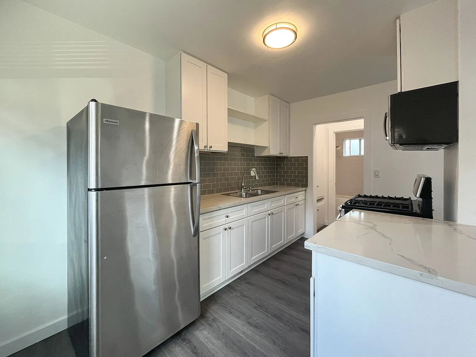 2652 Queen St — Photo 2