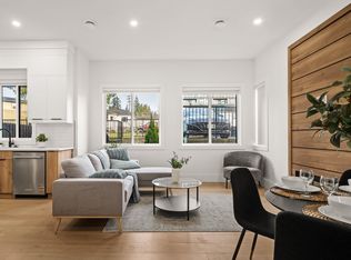 941 Dansey Ave #104, Coquitlam, BC