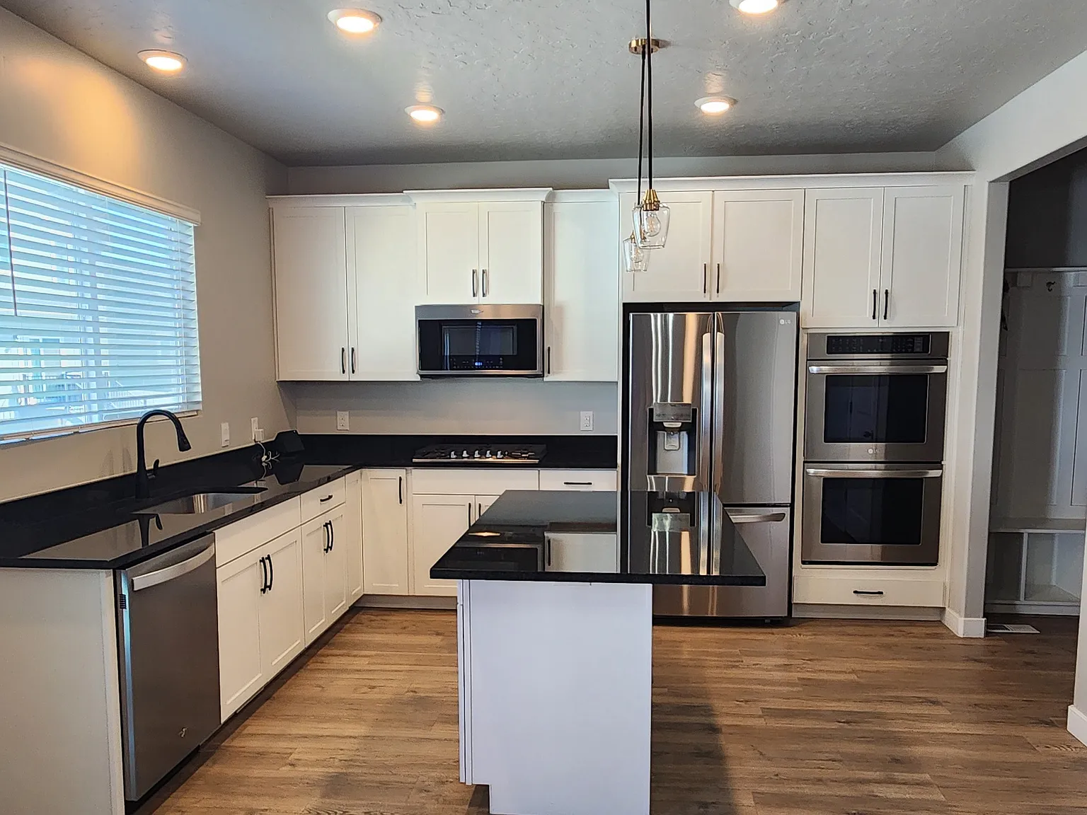 4 bed, 2.5 bath, 3583 sqft, $2,850 — Photo 3