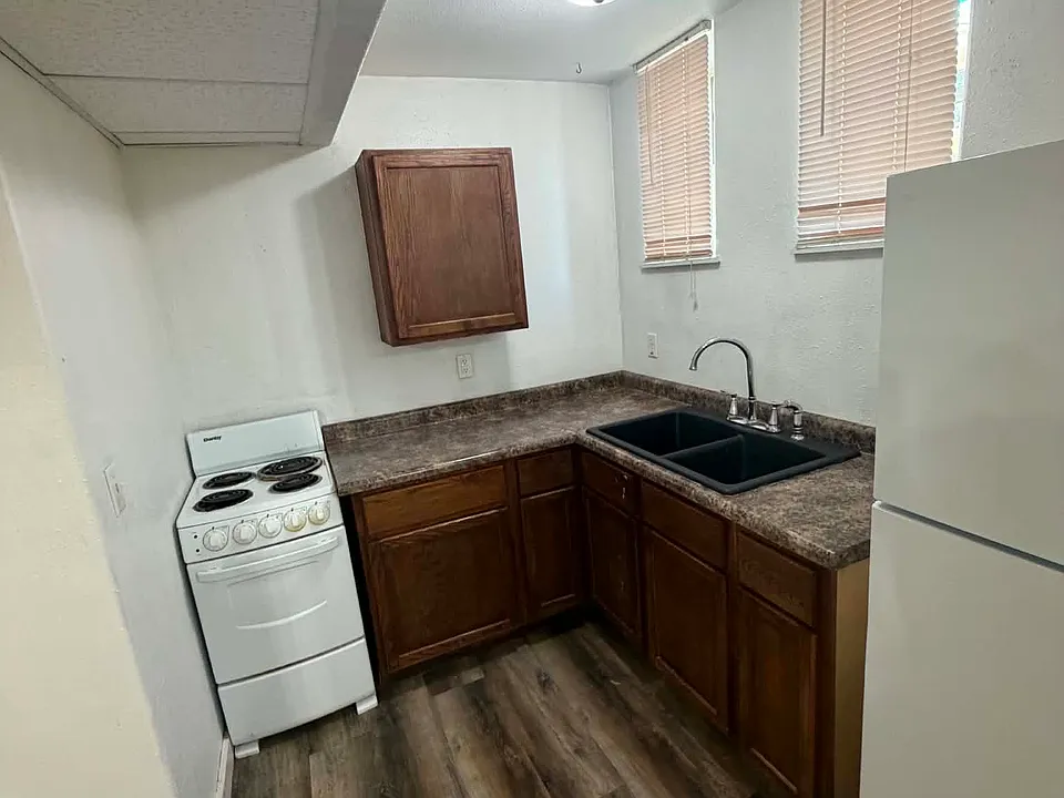 15 3rd St SE #1
