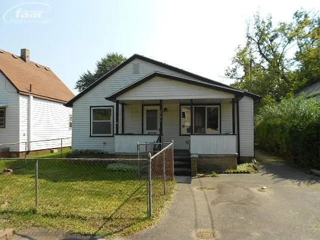 2146 E McLean Ave photo 1