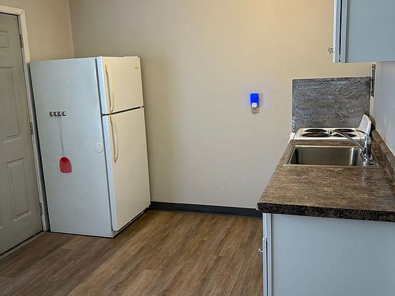 5th image of 925 N Main St #3