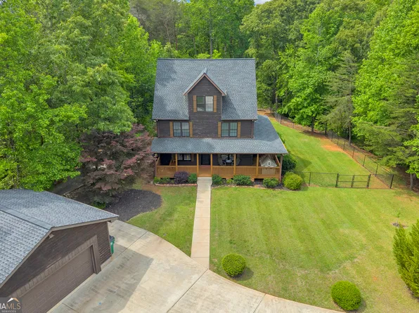 946 Riverdale Rd, Toccoa, GA 30577