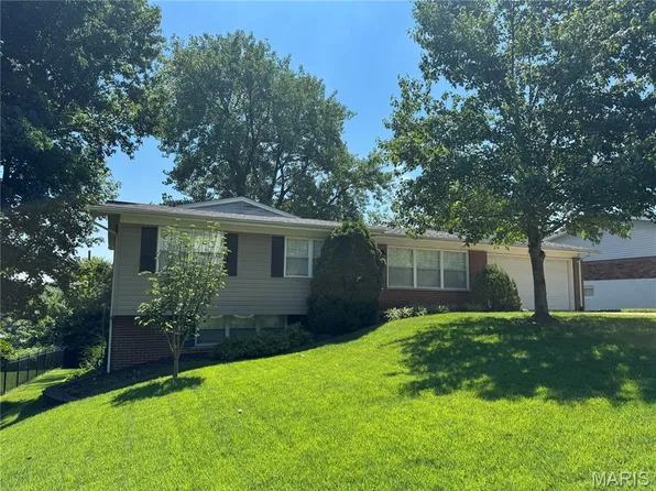 308 Twinview Ter, Ballwin, MO 63011