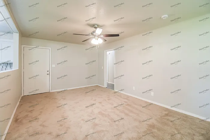 1020 Harold Dr — Photo 3