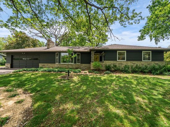 1774 Gramsie Rd, Arden Hills, MN 55112