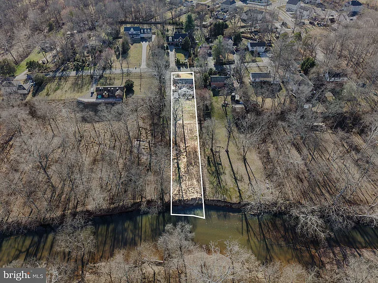 7409 Lake Dr — Photo 2
