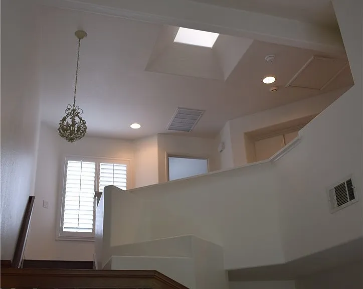 717 S Glenhurst Dr — Photo 3