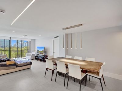 3401 N Country Club Dr APT 619, Aventura, FL, 33180