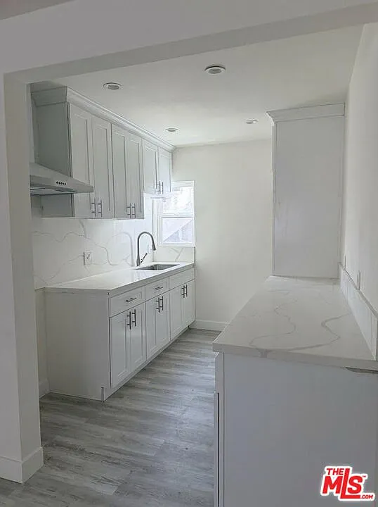 2 bed, 1.0 bath, $2,400 — Photo 2