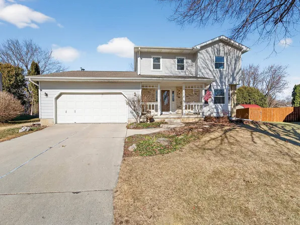 2567 Petersburg Cir, Fitchburg, WI 53719