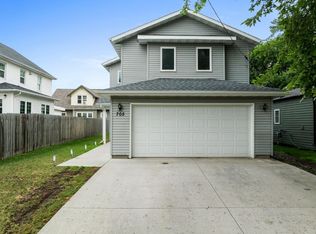 705 8th St NW, Minot, ND 58703