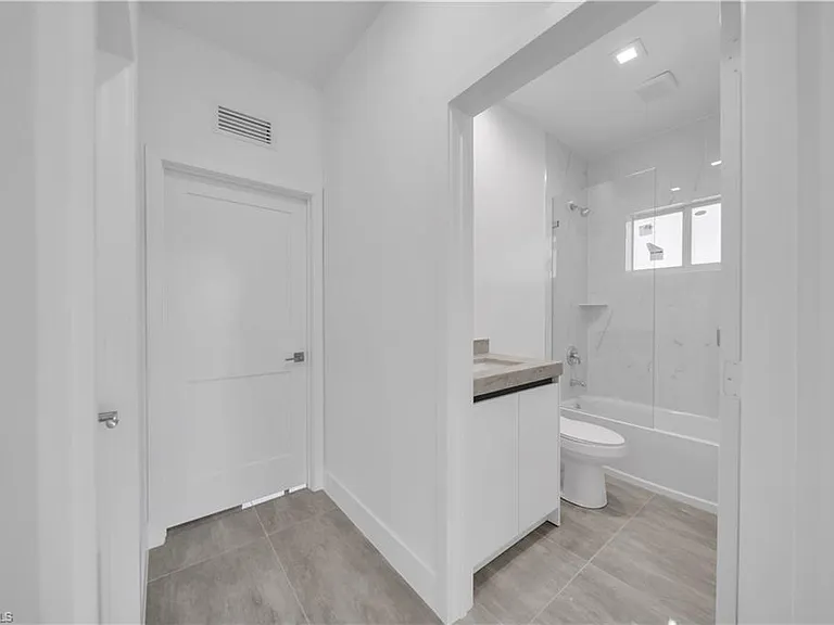 1142 Dutchess St E — Photo 23