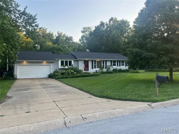 200 Brookside Ln, Ballwin, MO 63021