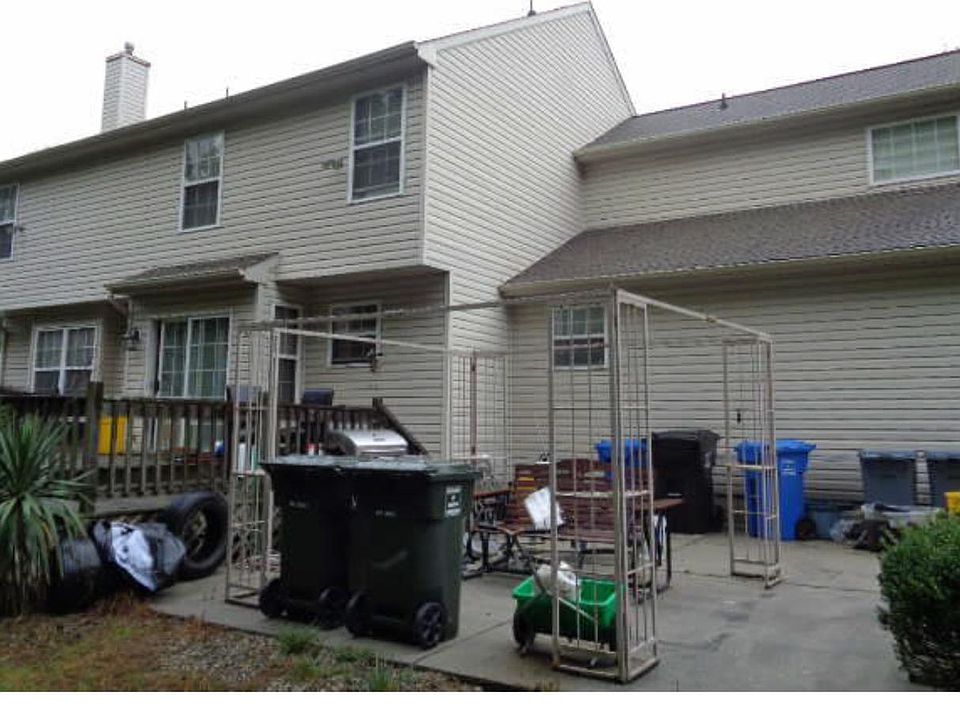 2nd image of 4 Maplewood Ln