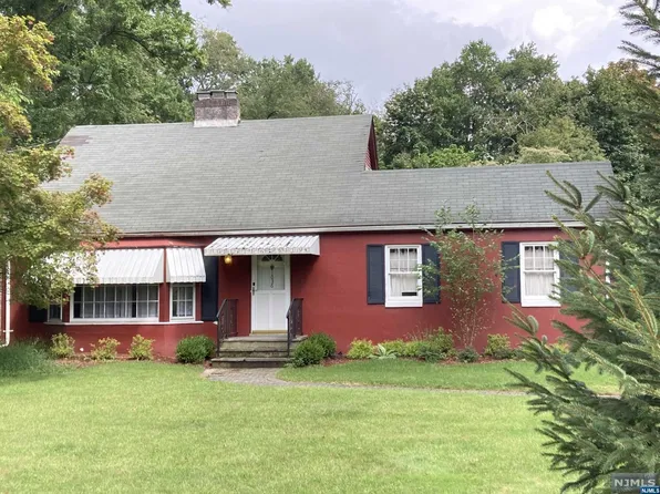 1036 Washington Ave S, Old Tappan, NJ 07675