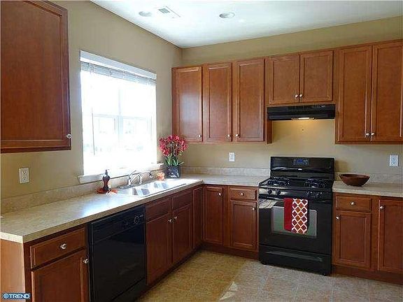 3rd image of 353 Wilmore Dr