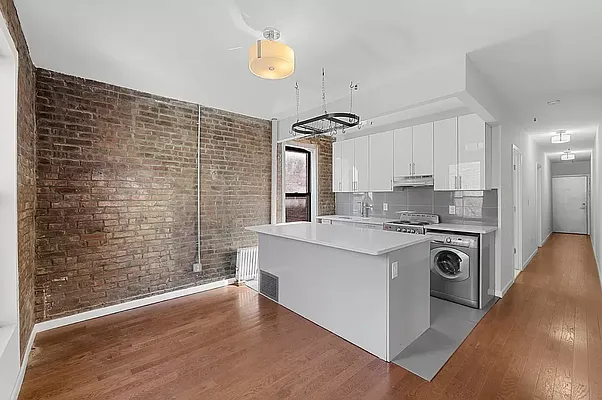 Rented by REAL New York | media 18