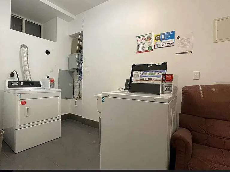 909 Saint Marks Ave #1B — Photo 11