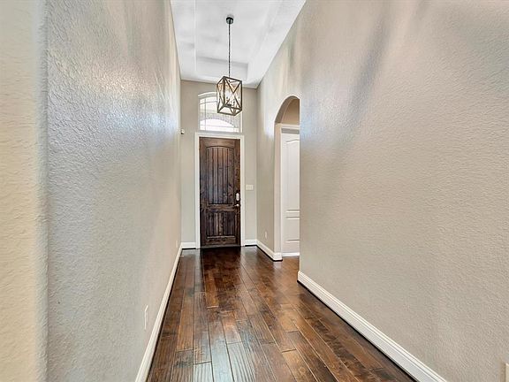 3rd image of 319 W Bend Drive