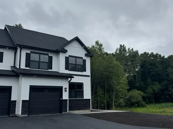 471 Grooms Rd #B, Clifton Park, NY 12065