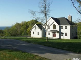 40 Seabreeze Dr, Riverhead, NY 11901