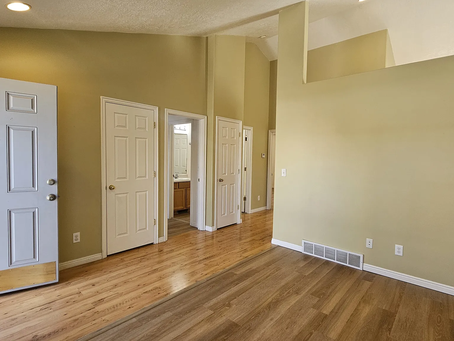 4 bed, 2200 sqft, $2,250 — Photo 3