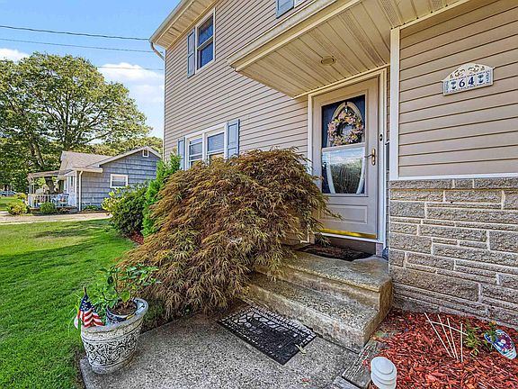3rd image of 64 W Laurel Dr