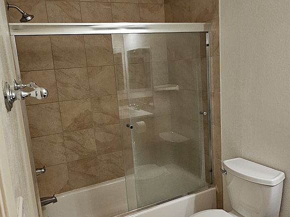 5th image of 330 S Mentor Ave Unit 209