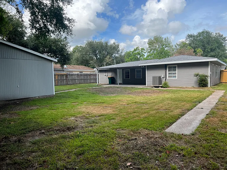 702 Lilac St — Photo 4