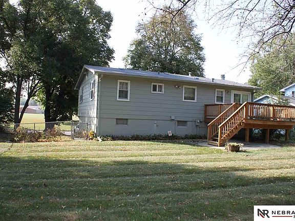 2nd image of 3836 Parkview Dr