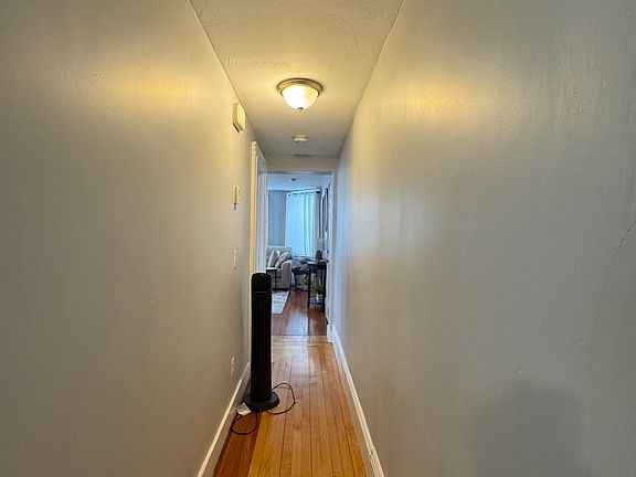 5th image of 122 Lowell St APT 3