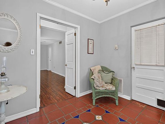 4th image of 284 Beachview Dr