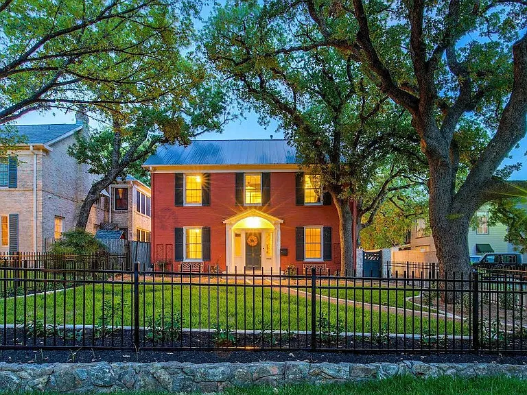 1407 Hartford Rd — Photo 1