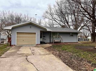 206 6th St, Ireton, IA 51027