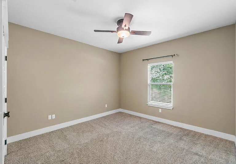 6008 Trestle St — Photo 12