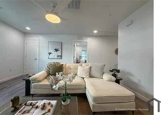 206 SE 21st Ter — Photo 3