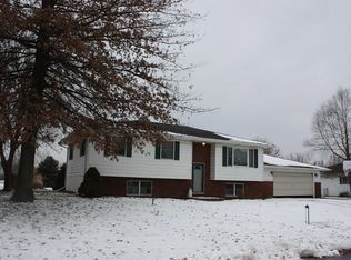 716 Clarendon Dr, Hebron, IN 46341