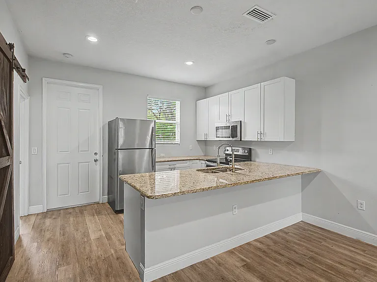 1614 E Mulberry Dr — Photo 15