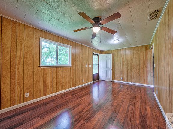 5th image of 306 Blue St